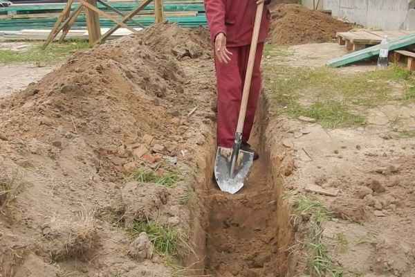 Земляные работы вручную в Киеве