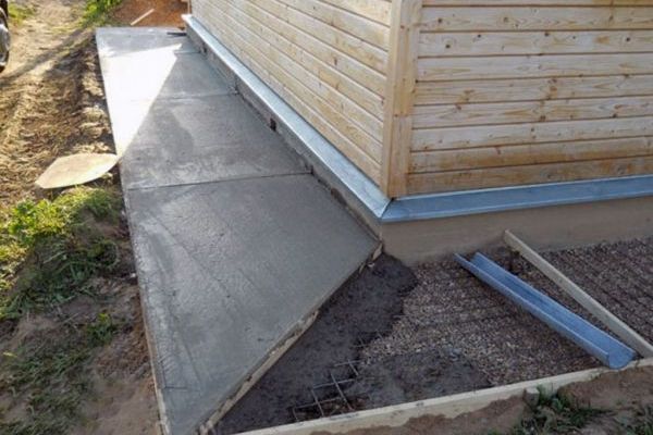 Отмостка для дома бетонная в Киеве