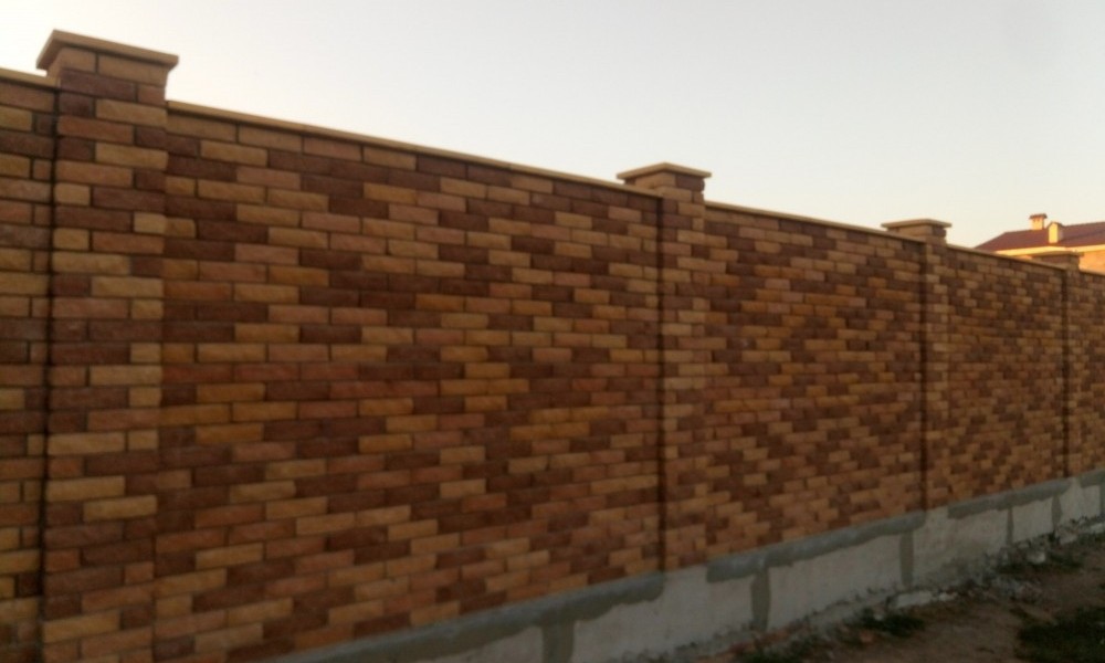 Забор кирпичный, СКАЛА