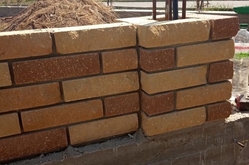 Забор из кирпича